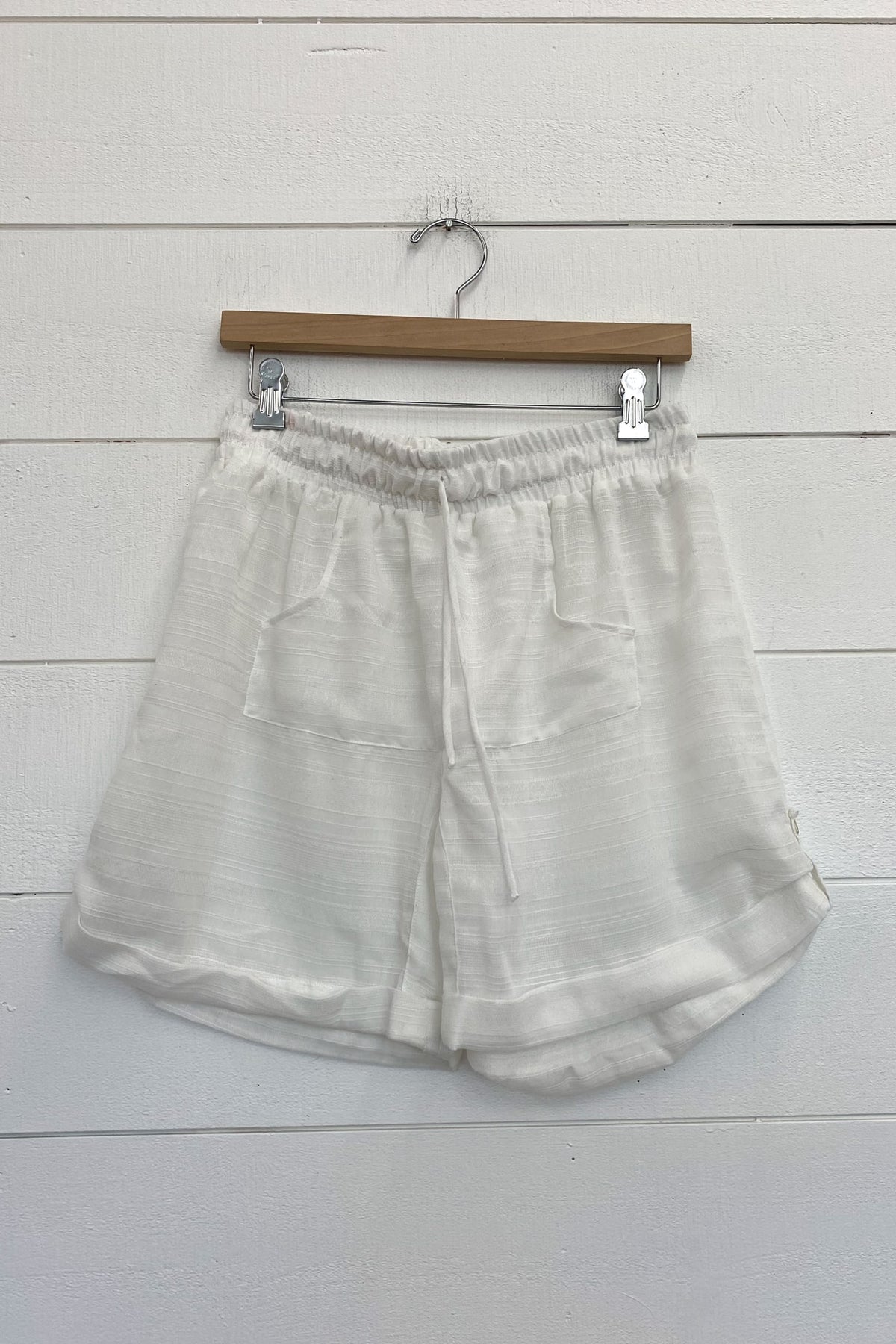 hilo bay shorts in white