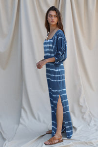 side view of maxi dress with side slit that hits mid-lower thigh